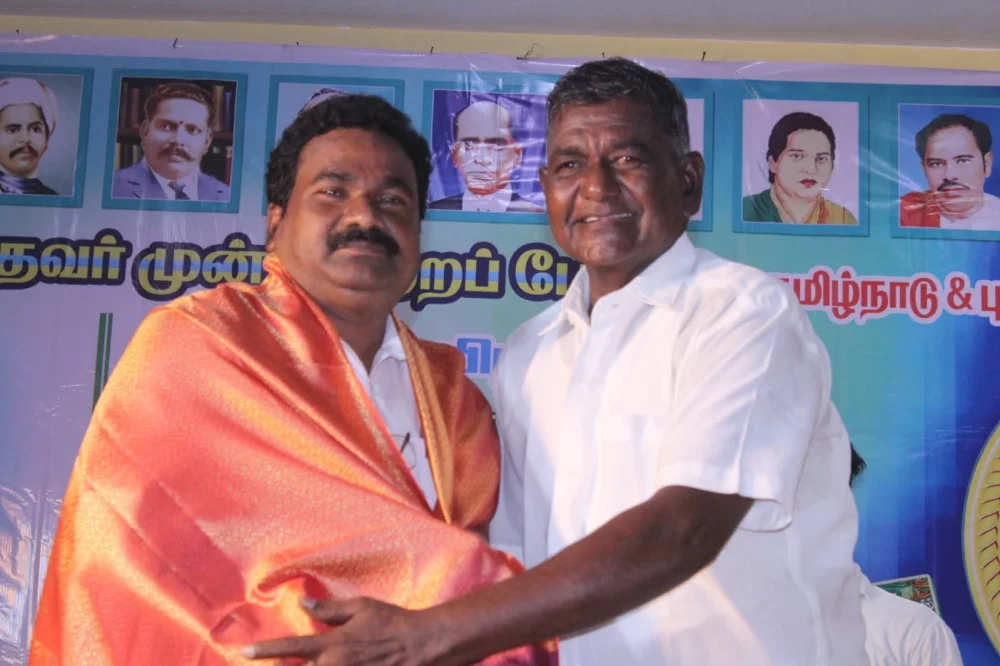 04/06/2022 அன்று பரதவர் முன்னேற்ற பேரவை சார்பாக செங்கல்பட்டு மாவட்டம் ECR கல்பாக்கம் அடுத்த காத்தான்கடை பகுதியில் என்கேபி மஹாலில் நடை பெற்ற முனைவர் தி. முத்து கண்ணப்பர் அவர்களுடைய சங்க இலக்கியத்தில் நெய்தல் நிலம் நூல் வெளியீட்டு விழாவின்போது.