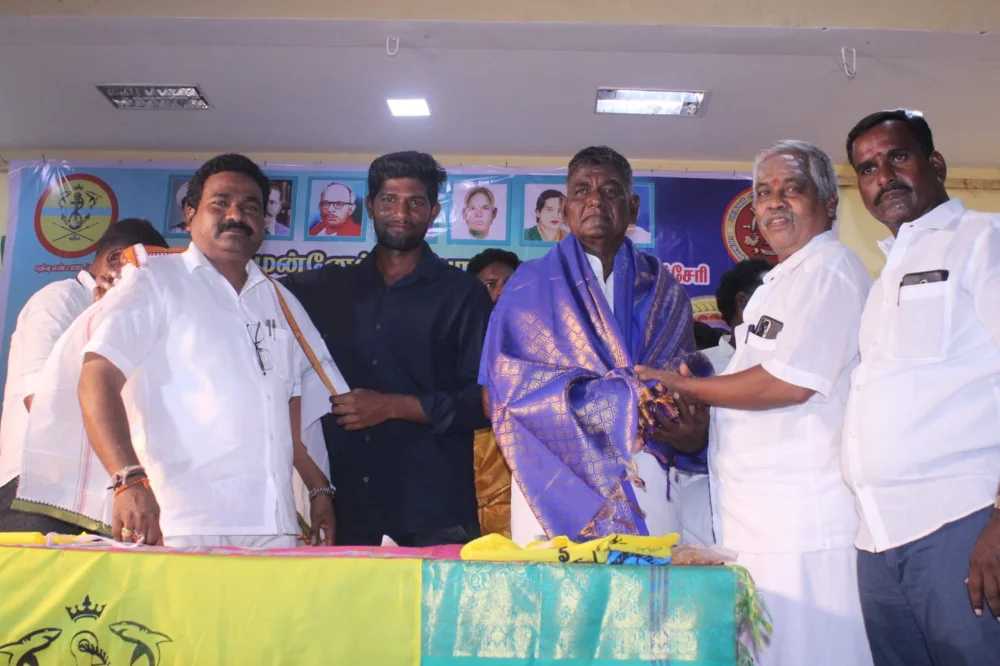 04/06/2022 அன்று பரதவர் முன்னேற்ற பேரவை சார்பாக செங்கல்பட்டு மாவட்டம் ECR கல்பாக்கம் அடுத்த காத்தான்கடை பகுதியில் என்கேபி மஹாலில் நடை பெற்ற முனைவர் தி. முத்து கண்ணப்பர் அவர்களுடைய சங்க இலக்கியத்தில் நெய்தல் நிலம் நூல் வெளியீட்டு விழாவின்போது.