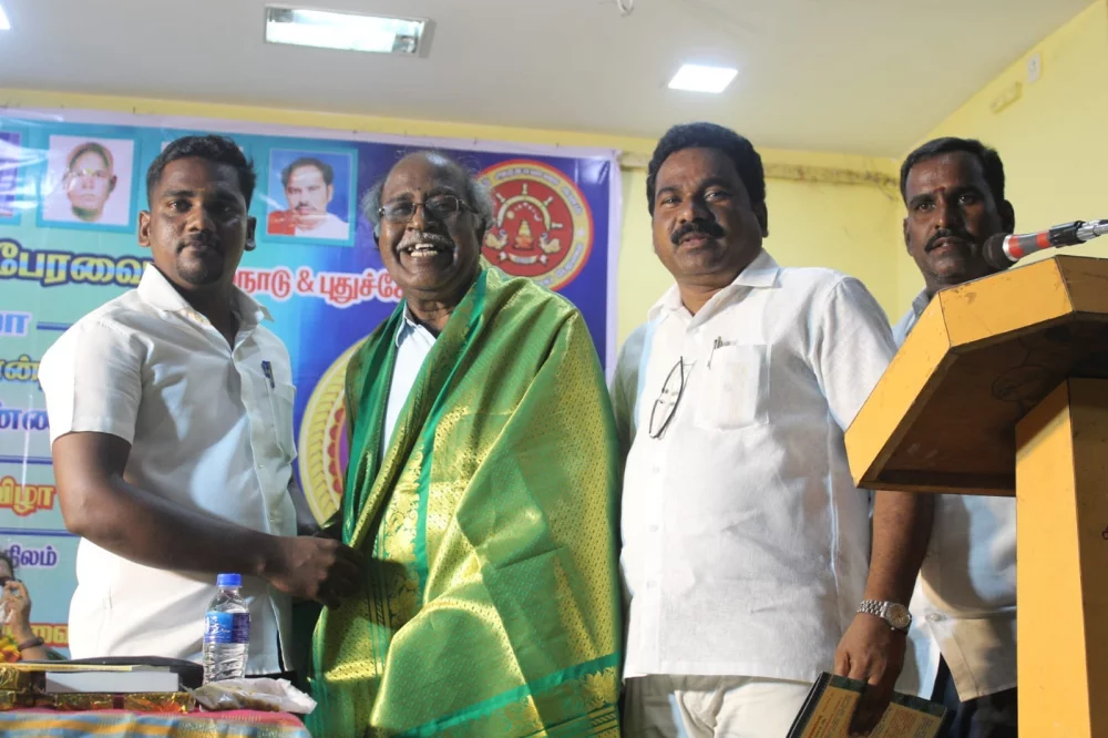 04/06/2022 அன்று பரதவர் முன்னேற்ற பேரவை சார்பாக செங்கல்பட்டு மாவட்டம் ECR கல்பாக்கம் அடுத்த காத்தான்கடை பகுதியில் என்கேபி மஹாலில் நடை பெற்ற முனைவர் தி. முத்து கண்ணப்பர் அவர்களுடைய சங்க இலக்கியத்தில் நெய்தல் நிலம் நூல் வெளியீட்டு விழாவின்போது.