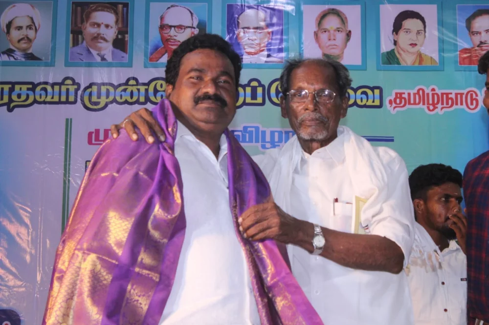 04/06/2022 அன்று பரதவர் முன்னேற்ற பேரவை சார்பாக செங்கல்பட்டு மாவட்டம் ECR கல்பாக்கம் அடுத்த காத்தான்கடை பகுதியில் என்கேபி மஹாலில் நடை பெற்ற முனைவர் தி. முத்து கண்ணப்பர் அவர்களுடைய சங்க இலக்கியத்தில் நெய்தல் நிலம் நூல் வெளியீட்டு விழாவின்போது.