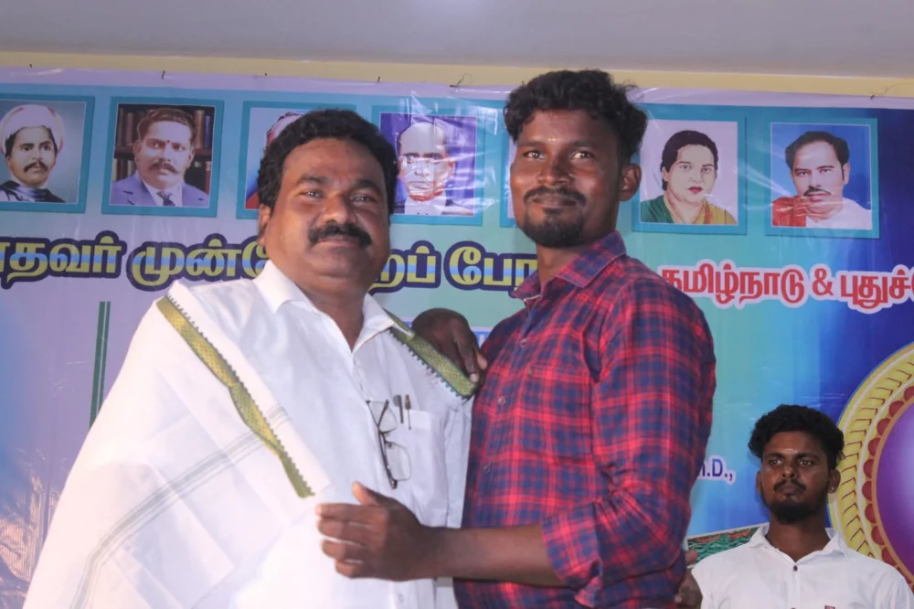 04/06/2022 அன்று பரதவர் முன்னேற்ற பேரவை சார்பாக செங்கல்பட்டு மாவட்டம் ECR கல்பாக்கம் அடுத்த காத்தான்கடை பகுதியில் என்கேபி மஹாலில் நடை பெற்ற முனைவர் தி. முத்து கண்ணப்பர் அவர்களுடைய சங்க இலக்கியத்தில் நெய்தல் நிலம் நூல் வெளியீட்டு விழாவின்போது.