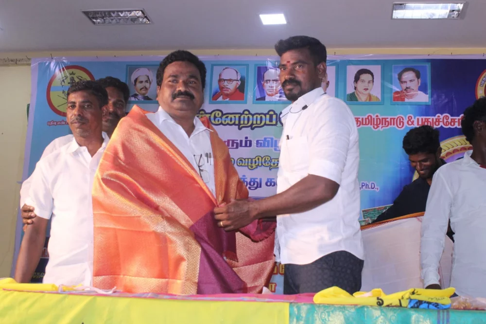 04/06/2022 அன்று பரதவர் முன்னேற்ற பேரவை சார்பாக செங்கல்பட்டு மாவட்டம் ECR கல்பாக்கம் அடுத்த காத்தான்கடை பகுதியில் என்கேபி மஹாலில் நடை பெற்ற முனைவர் தி. முத்து கண்ணப்பர் அவர்களுடைய சங்க இலக்கியத்தில் நெய்தல் நிலம் நூல் வெளியீட்டு விழாவின்போது.