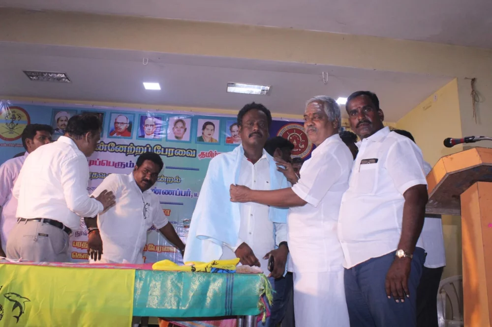 04/06/2022 அன்று பரதவர் முன்னேற்ற பேரவை சார்பாக செங்கல்பட்டு மாவட்டம் ECR கல்பாக்கம் அடுத்த காத்தான்கடை பகுதியில் என்கேபி மஹாலில் நடை பெற்ற முனைவர் தி. முத்து கண்ணப்பர் அவர்களுடைய சங்க இலக்கியத்தில் நெய்தல் நிலம் நூல் வெளியீட்டு விழாவின்போது.