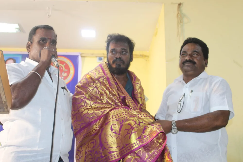 04/06/2022 அன்று பரதவர் முன்னேற்ற பேரவை சார்பாக செங்கல்பட்டு மாவட்டம் ECR கல்பாக்கம் அடுத்த காத்தான்கடை பகுதியில் என்கேபி மஹாலில் நடை பெற்ற முனைவர் தி. முத்து கண்ணப்பர் அவர்களுடைய சங்க இலக்கியத்தில் நெய்தல் நிலம் நூல் வெளியீட்டு விழாவின்போது.