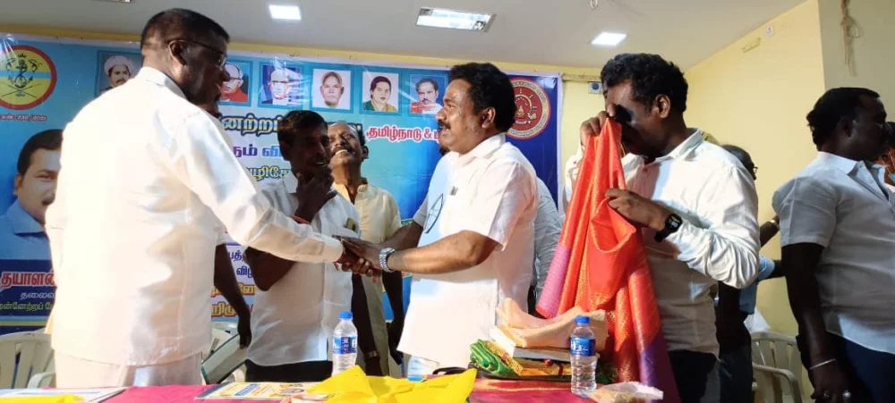 04/06/2022 அன்று பரதவர் முன்னேற்ற பேரவை சார்பாக செங்கல்பட்டு மாவட்டம் ECR கல்பாக்கம் அடுத்த காத்தான்கடை பகுதியில் என்கேபி மஹாலில் நடை பெற்ற முனைவர் தி. முத்து கண்ணப்பர் அவர்களுடைய சங்க இலக்கியத்தில் நெய்தல் நிலம் நூல் வெளியீட்டு விழாவின்போது.