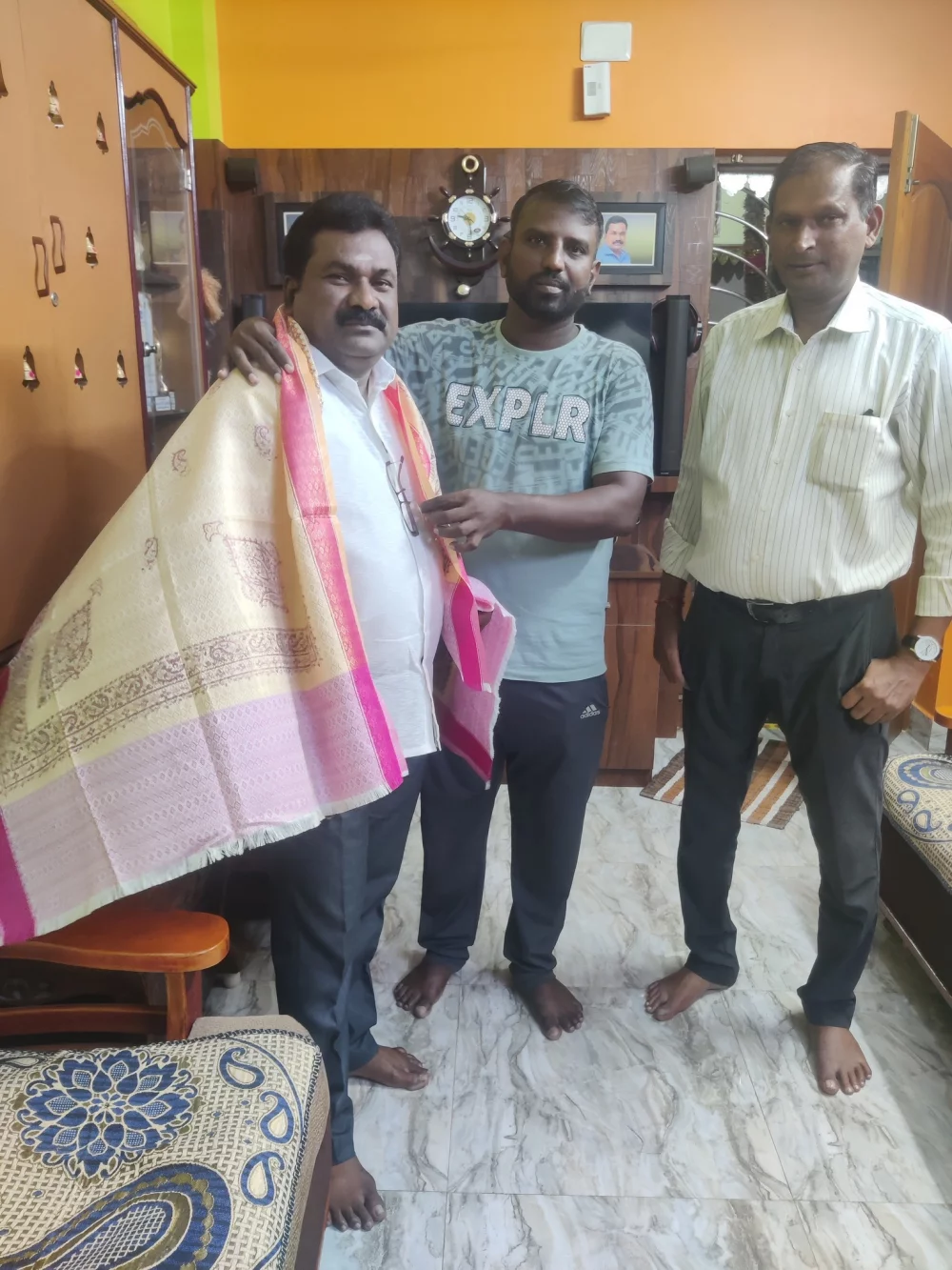 17/03/2025 அன்று எனது பிறந்த நாளை முன்னிட்டு பிறந்தநாள் நிகழ்ச்சியை கொண்டாடியும் அன்னதான நிகழ்ச்சியை நடத்தியும் வாழ்த்து தெரிவித்த உறவினர்களுக்கும் நண்பர்களுக்கும் எனது உயிராக கருதும் என் பரதவர் இன சொந்தங்களுக்கும் எனது மனமார்ந்த நன்றிகள்.