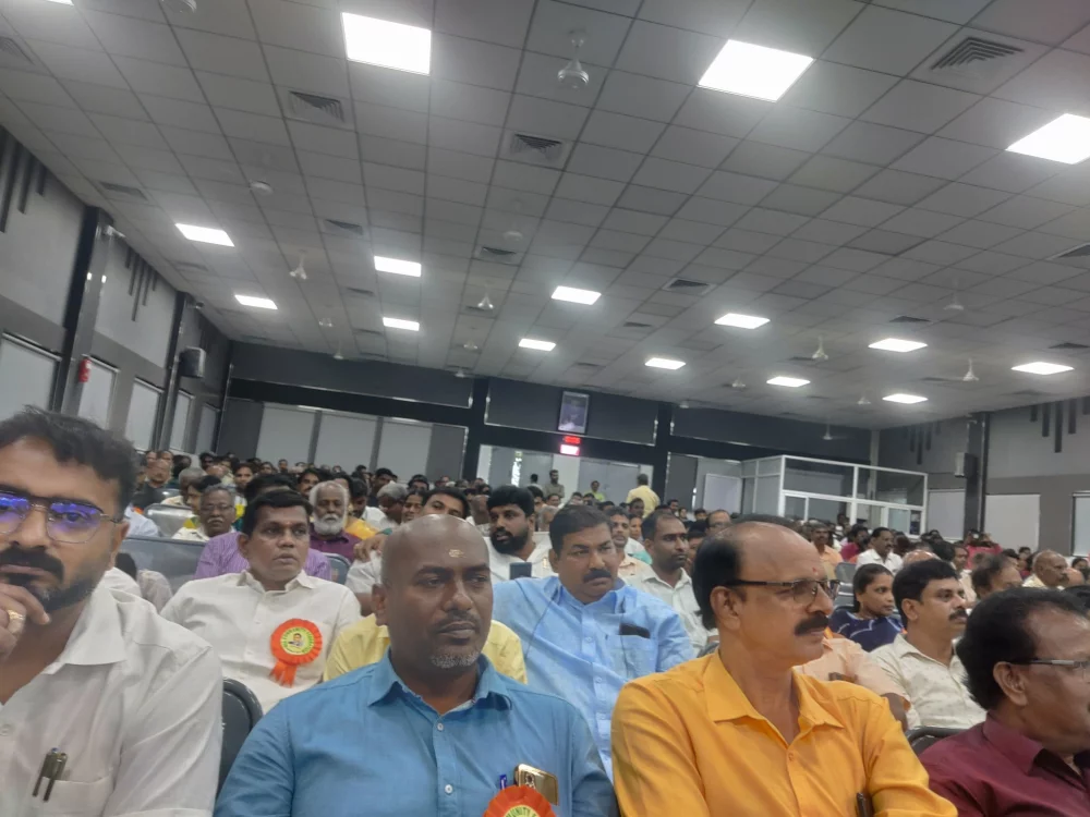 இந்திய விண்வெளி ஆராய்ச்சி நிறுவனத்தின் ISRO CHAIRMAN  Dr.V. NARAYANAN அவர்களுக்கு நடத்தப்பட்ட felicitation ceremony நிகழ்ச்சியில் கலந்து கொண்டு நினைவு பரிசாக முனைவர் முத்து கண்ணப்பர் எழுதிய சங்க இலக்கியத்தில் நெய்தல் நிலம் நூலை பரிசாக வழங்கியப்போது.