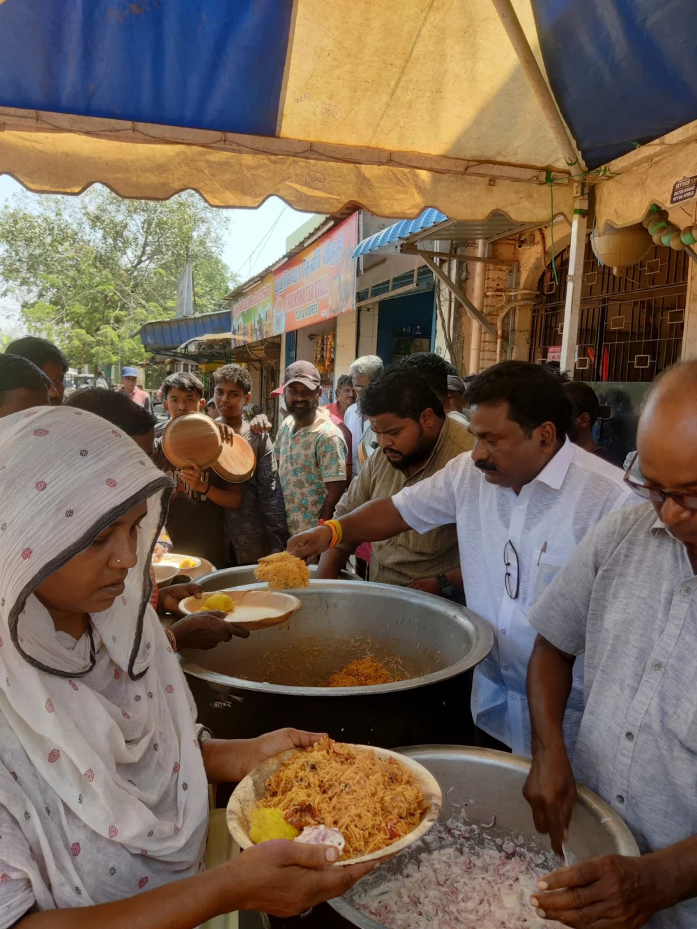 17/03/2025 அன்று எனது பிறந்த நாளை முன்னிட்டு பிறந்தநாள் நிகழ்ச்சியை கொண்டாடியும் அன்னதான நிகழ்ச்சியை நடத்தியும் வாழ்த்து தெரிவித்த உறவினர்களுக்கும் நண்பர்களுக்கும் எனது உயிராக கருதும் என் பரதவர் இன சொந்தங்களுக்கும் எனது மனமார்ந்த நன்றிகள்.