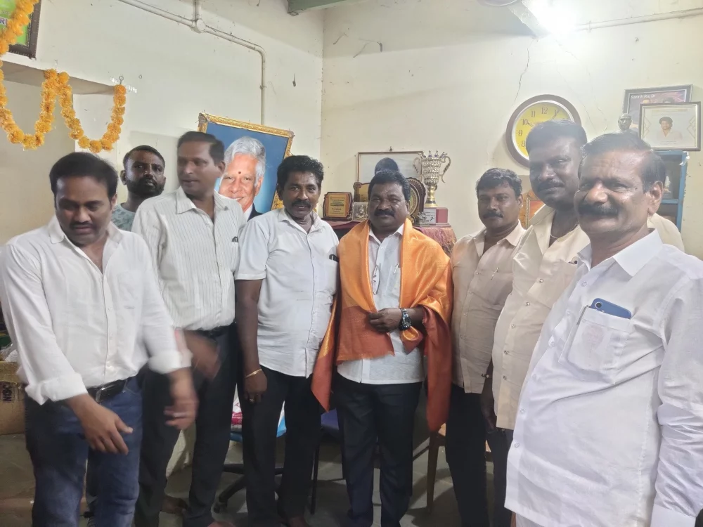 17/03/2025 அன்று எனது பிறந்த நாளை முன்னிட்டு பிறந்தநாள் நிகழ்ச்சியை கொண்டாடியும் அன்னதான நிகழ்ச்சியை நடத்தியும் வாழ்த்து தெரிவித்த உறவினர்களுக்கும் நண்பர்களுக்கும் எனது உயிராக கருதும் என் பரதவர் இன சொந்தங்களுக்கும் எனது மனமார்ந்த நன்றிகள்.