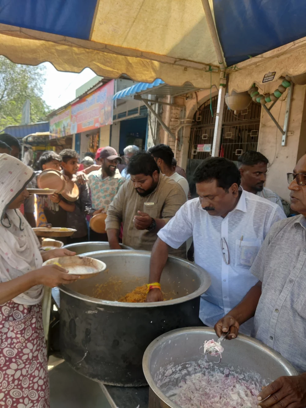 17/03/2025 அன்று எனது பிறந்த நாளை முன்னிட்டு பிறந்தநாள் நிகழ்ச்சியை கொண்டாடியும் அன்னதான நிகழ்ச்சியை நடத்தியும் வாழ்த்து தெரிவித்த உறவினர்களுக்கும் நண்பர்களுக்கும் எனது உயிராக கருதும் என் பரதவர் இன சொந்தங்களுக்கும் எனது மனமார்ந்த நன்றிகள்.