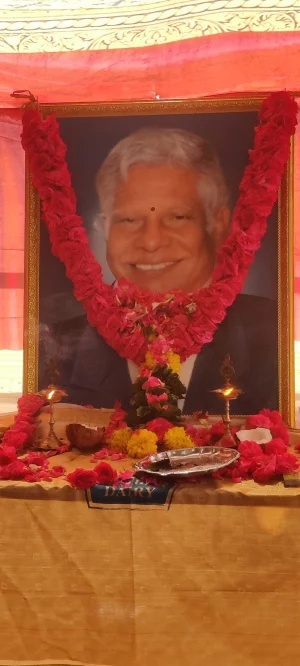 மக்கள் மருத்துவர் 5 ரூபாய் டாக்டர் .S.ஜெயச்சந்திரன் அவர்களின்  75 வது பவளவிழா பிறந்தநாள் அன்று மக்கள் மருத்துவர் வாழ்ந்த வண்ணாரப்பேட்டை வெங்கடாசலம் தெரு இல்லத்தில் மலர் அஞ்சலி செலுத்தினேன்.
