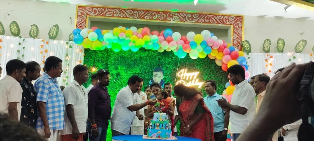 செங்கல்பட்டு மாவட்டம் உய்யாளி க்குப்பம்  மீனவர் கிராமத்தில் வசிக்கும் திரு.R. ராம்குமார் அனிதா அவர்களின் செல்லக்குழந்தை ரா.திஷான் முதல் பிறந்தநாள் விழாவிற்கு சிறப்பு அழைப்பாளராக சென்று குழந்தையை வாழ்த்திய போது.