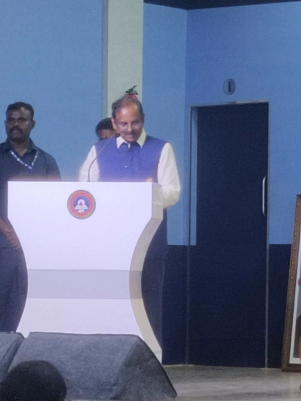 இந்திய விண்வெளி ஆராய்ச்சி நிறுவனத்தின் ISRO CHAIRMAN  Dr.V. NARAYANAN அவர்களுக்கு நடத்தப்பட்ட felicitation ceremony நிகழ்ச்சியில் கலந்து கொண்டு நினைவு பரிசாக முனைவர் முத்து கண்ணப்பர் எழுதிய சங்க இலக்கியத்தில் நெய்தல் நிலம் நூலை பரிசாக வழங்கியப்போது.