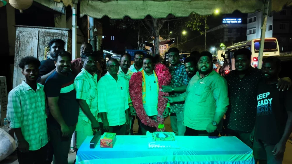 17/03/2025 அன்று எனது பிறந்த நாளை முன்னிட்டு பிறந்தநாள் நிகழ்ச்சியை கொண்டாடியும் அன்னதான நிகழ்ச்சியை நடத்தியும் வாழ்த்து தெரிவித்த உறவினர்களுக்கும் நண்பர்களுக்கும் எனது உயிராக கருதும் என் பரதவர் இன சொந்தங்களுக்கும் எனது மனமார்ந்த நன்றிகள்.