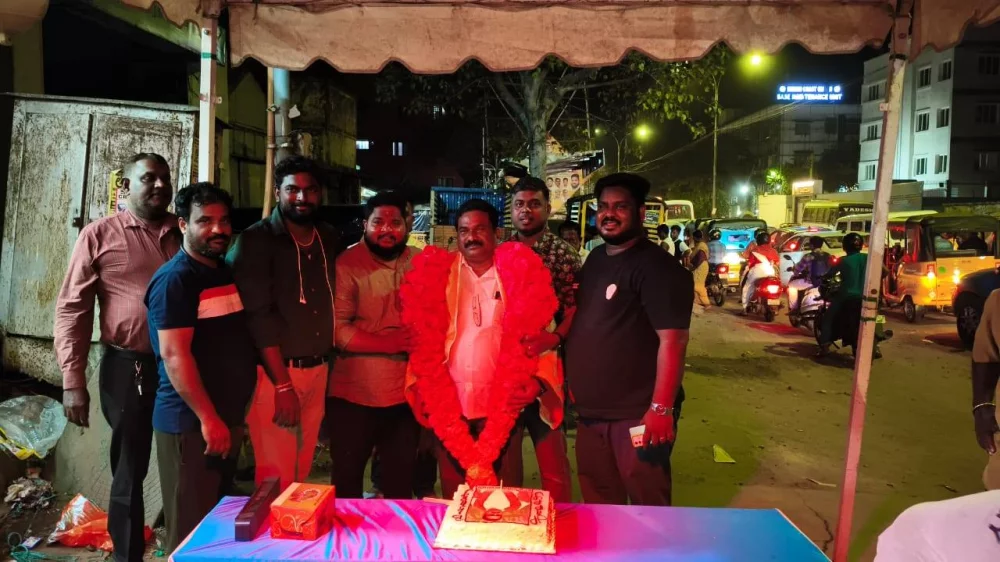 17/03/2025 அன்று எனது பிறந்த நாளை முன்னிட்டு பிறந்தநாள் நிகழ்ச்சியை கொண்டாடியும் அன்னதான நிகழ்ச்சியை நடத்தியும் வாழ்த்து தெரிவித்த உறவினர்களுக்கும் நண்பர்களுக்கும் எனது உயிராக கருதும் என் பரதவர் இன சொந்தங்களுக்கும் எனது மனமார்ந்த நன்றிகள்.