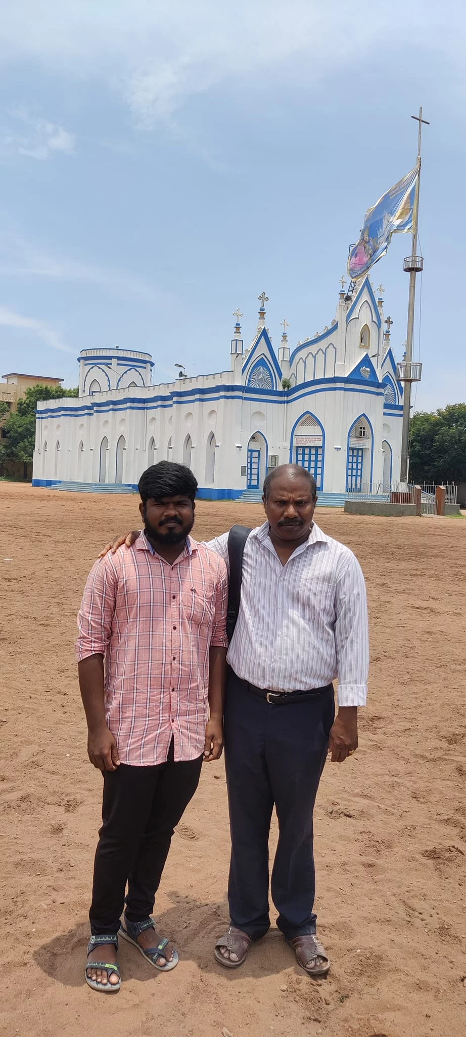 சென்னை ராயபுரத்தில் உள்ள  தூய ராயப்பர் சர்ச் St Peter's Church, St Peter's school ஆகியவைகளின் அறக்கட்டளை தலைவர் திரு.கோகுல சந்திரன் அவர்களை நேரில் சந்தித்து முனைவர் முத்து கண்ணப்பர் எழுதிய சங்க இலக்கியத்தில் நெய்தல் நிலம் என்ற நூலை வழங்கியப் போது.