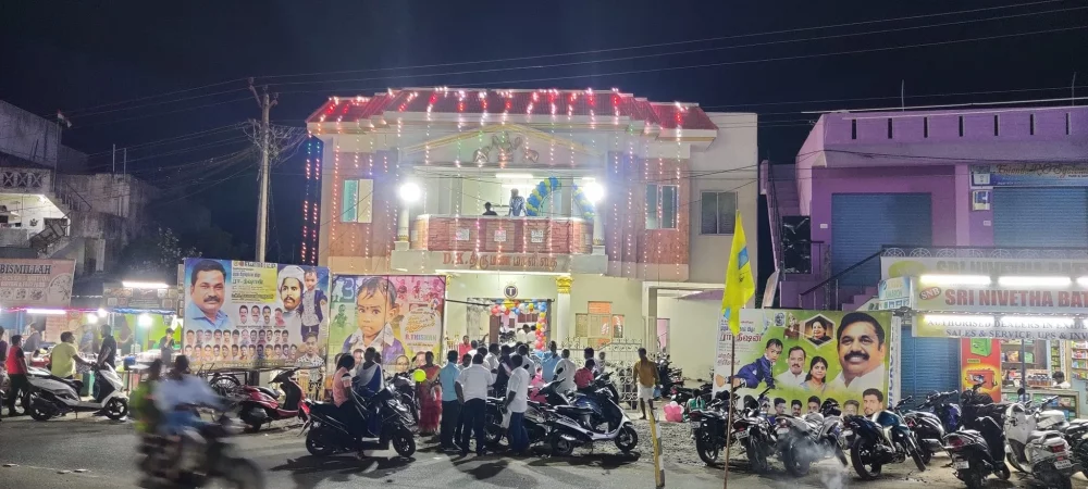 செங்கல்பட்டு மாவட்டம் உய்யாளி க்குப்பம்  மீனவர் கிராமத்தில் வசிக்கும் திரு.R. ராம்குமார் அனிதா அவர்களின் செல்லக்குழந்தை ரா.திஷான் முதல் பிறந்தநாள் விழாவிற்கு சிறப்பு அழைப்பாளராக சென்று குழந்தையை வாழ்த்திய போது.