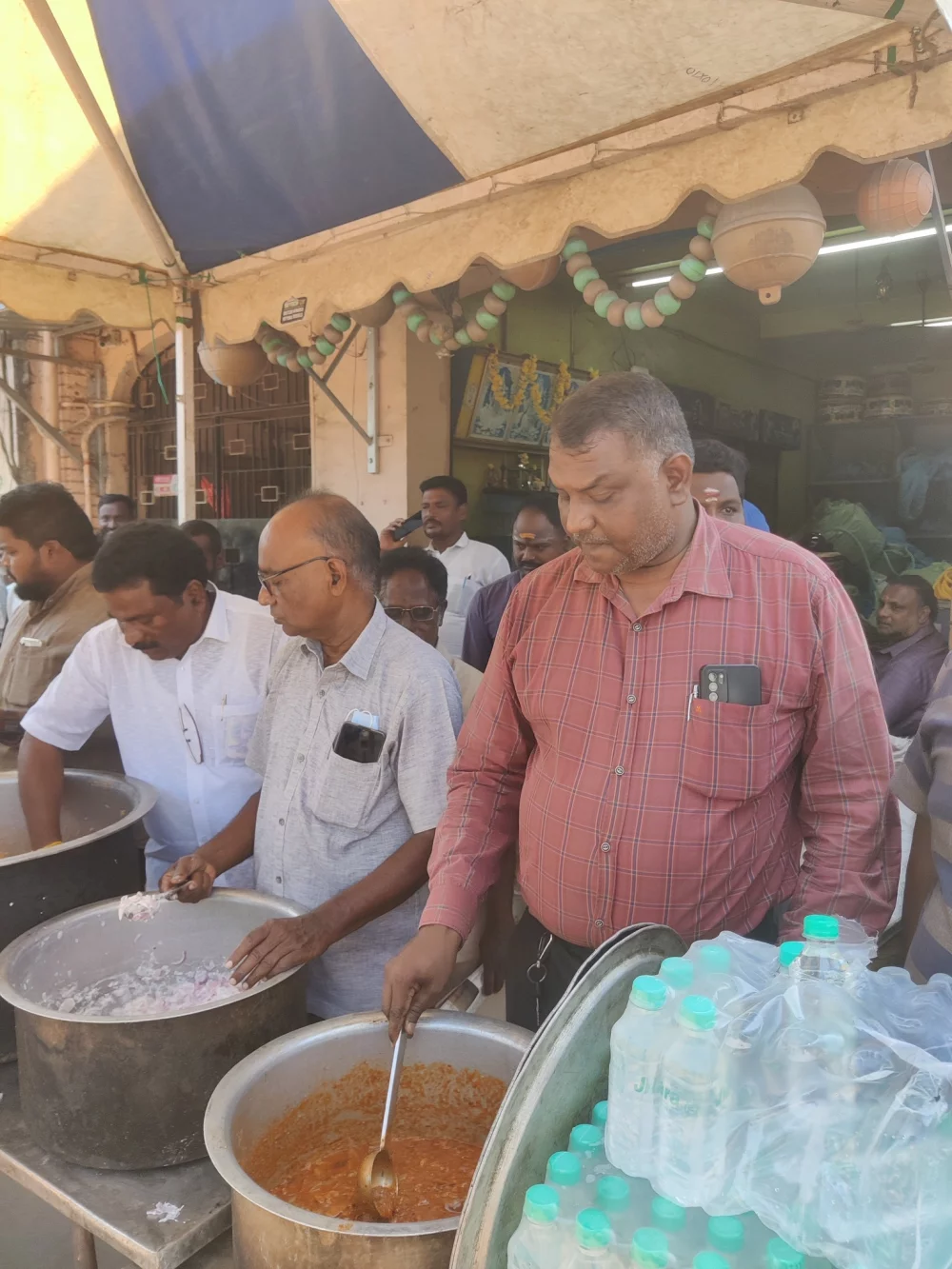 17/03/2025 அன்று எனது பிறந்த நாளை முன்னிட்டு பிறந்தநாள் நிகழ்ச்சியை கொண்டாடியும் அன்னதான நிகழ்ச்சியை நடத்தியும் வாழ்த்து தெரிவித்த உறவினர்களுக்கும் நண்பர்களுக்கும் எனது உயிராக கருதும் என் பரதவர் இன சொந்தங்களுக்கும் எனது மனமார்ந்த நன்றிகள்.