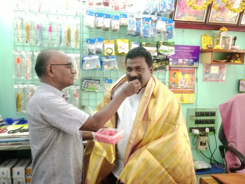 17/03/2025 அன்று எனது பிறந்த நாளை முன்னிட்டு பிறந்தநாள் நிகழ்ச்சியை கொண்டாடியும் அன்னதான நிகழ்ச்சியை நடத்தியும் வாழ்த்து தெரிவித்த உறவினர்களுக்கும் நண்பர்களுக்கும் எனது உயிராக கருதும் என் பரதவர் இன சொந்தங்களுக்கும் எனது மனமார்ந்த நன்றிகள்.