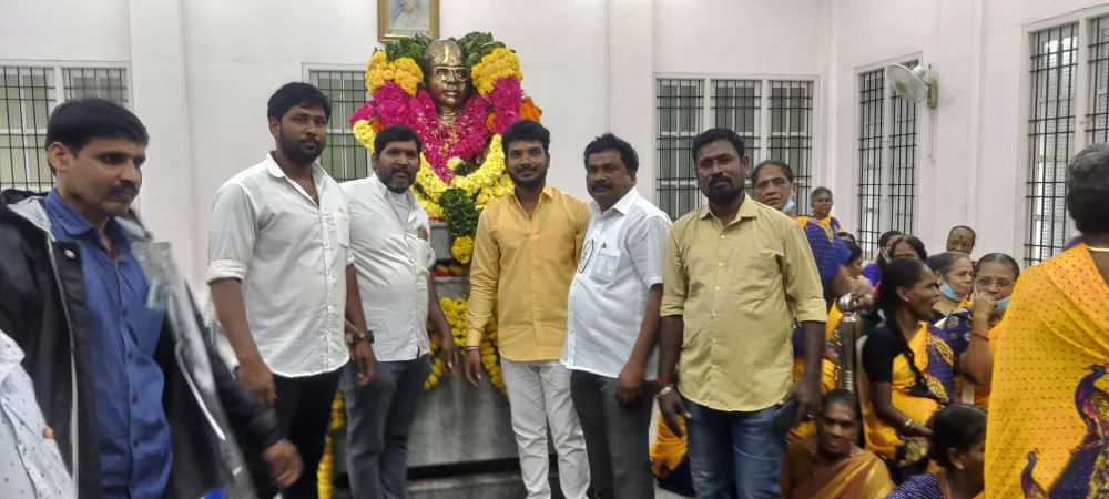 மீனவர் தந்தை சுயமரியாதை சுடரொளி ந. ஜீவரத்தினம் அவர்களின் 111 வது பிறந்தநாள் விழாவை இன்று 11/11/2022 அவருடைய மணி மண்டபம் அமைந்துள்ள சென்னை இராயபுரம் பகுதியில் மீனவர் தலைவர் அவர்களுக்கு மலர்மாலை அணிவிக்கப்பட்டு புகழ் வணக்கம் செலுத்திய போது.