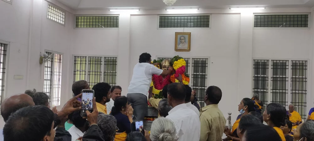 மீனவர் தந்தை சுயமரியாதை சுடரொளி ந. ஜீவரத்தினம் அவர்களின் 111 வது பிறந்தநாள் விழாவை இன்று 11/11/2022 அவருடைய மணி மண்டபம் அமைந்துள்ள சென்னை இராயபுரம் பகுதியில் மீனவர் தலைவர் அவர்களுக்கு மலர்மாலை அணிவிக்கப்பட்டு புகழ் வணக்கம் செலுத்திய போது.