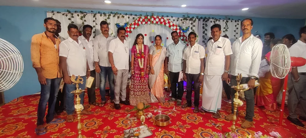 பரதவர் முன்னேற்றப் பேரவை மற்றும் இந்திய மீனவர் சங்கத்தின் மாவட்ட நிர்வாகி திரு.M.மதன்குமார் M.சீதாதேவி மகள் செல்வி திரு.M.S.தர்ஷினி அவர்களின் பூப்புனித விழா நிகழ்ச்சியில் சங்க நிர்வாகிகளுடன் கலந்து கொண்ட போது.