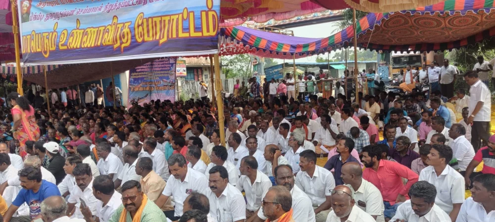 28/11/2022 செங்கல்பட்டு மாவட்டம் மற்றும் விழுப்புரம் மாவட்டம் இடையே அமைய உள்ள மீன்பிடி துறைமுகத்தின் பணியை உடனடியாக மீனவர்களின் நலம் சார்ந்து தொடங்கிட வேண்டும் என விழுப்புரம் மாவட்டத்தில் ECR உள்ள அனுமந்தை பகுதியில் ஒரு நாள் அடையாள உண்ணாவிரதம் இருந்த போது