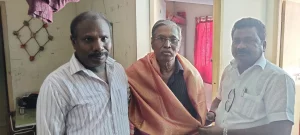 சிந்துவெளியில் தமிழ் மொழி புதிய தமிழ் ஆய்வுகள் ஆய்வாசிரியர் மதிப்புக்கும் மரியாதைக்குரிய திரு.பூர்ண சந்திர ஜீவா அவர்களை அவருடைய இல்லத்தில் சந்தித்து முனைவர் தி.முத்து கண்ணப்பர் எழுதிய சங்க இலக்கியத்தில் நெய்தல் நிலம் நூலை வழங்கியப் போது.