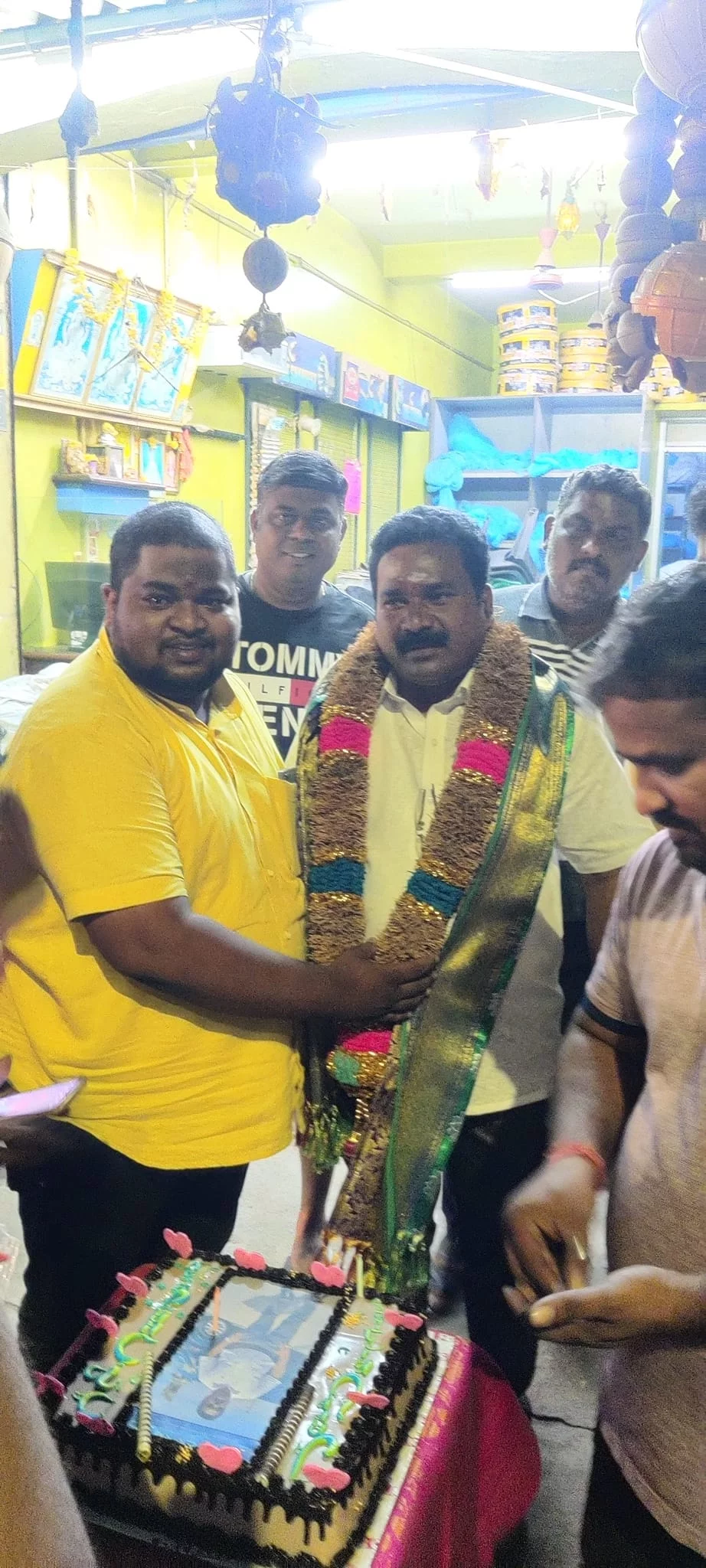 17/03/2023  எனது பிறந்தநாள் அன்று என்னை நேரில் சந்தித்தும் தொலைபேசி, வாட்சப், பேஸ்புக் instagram போன்ற சமூக ஊடகங்கள் வாயிலாகவும் பிறந்தநாள் வாழ்த்து தெரிவித்த அனைத்து நண்பர்களுக்கும் என் மீது பாசம் கொண்ட நட்புகளுக்கும் எனது மனமார்ந்த நன்றிகள்.