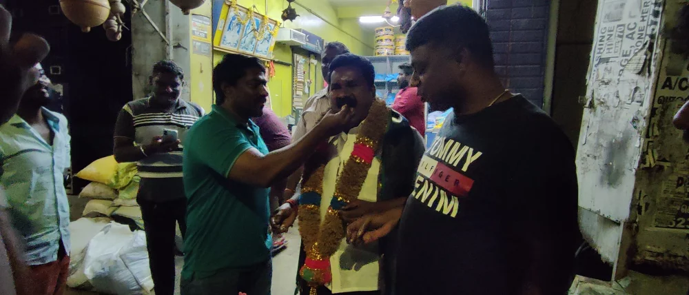 17/03/2023  எனது பிறந்தநாள் அன்று என்னை நேரில் சந்தித்தும் தொலைபேசி, வாட்சப், பேஸ்புக் instagram போன்ற சமூக ஊடகங்கள் வாயிலாகவும் பிறந்தநாள் வாழ்த்து தெரிவித்த அனைத்து நண்பர்களுக்கும் என் மீது பாசம் கொண்ட நட்புகளுக்கும் எனது மனமார்ந்த நன்றிகள்.