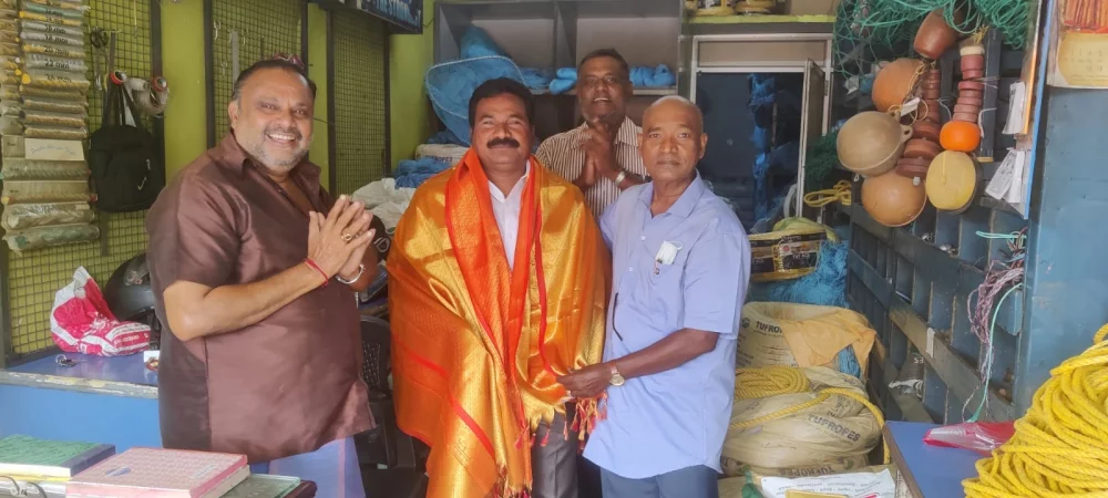 17/03/2023  எனது பிறந்தநாள் அன்று என்னை நேரில் சந்தித்தும் தொலைபேசி, வாட்சப், பேஸ்புக் instagram போன்ற சமூக ஊடகங்கள் வாயிலாகவும் பிறந்தநாள் வாழ்த்து தெரிவித்த அனைத்து நண்பர்களுக்கும் என் மீது பாசம் கொண்ட நட்புகளுக்கும் எனது மனமார்ந்த நன்றிகள்.