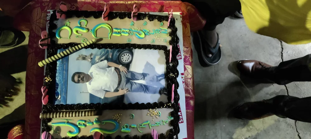 17/03/2023  எனது பிறந்தநாள் அன்று என்னை நேரில் சந்தித்தும் தொலைபேசி, வாட்சப், பேஸ்புக் instagram போன்ற சமூக ஊடகங்கள் வாயிலாகவும் பிறந்தநாள் வாழ்த்து தெரிவித்த அனைத்து நண்பர்களுக்கும் என் மீது பாசம் கொண்ட நட்புகளுக்கும் எனது மனமார்ந்த நன்றிகள்.