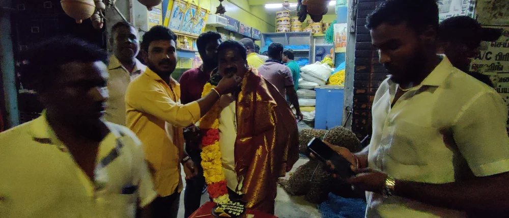 17/03/2023  எனது பிறந்தநாள் அன்று என்னை நேரில் சந்தித்தும் தொலைபேசி, வாட்சப், பேஸ்புக் instagram போன்ற சமூக ஊடகங்கள் வாயிலாகவும் பிறந்தநாள் வாழ்த்து தெரிவித்த அனைத்து நண்பர்களுக்கும் என் மீது பாசம் கொண்ட நட்புகளுக்கும் எனது மனமார்ந்த நன்றிகள்.