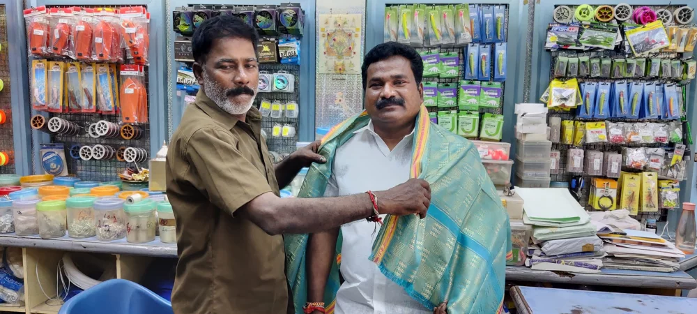 17/03/2023  எனது பிறந்தநாள் அன்று என்னை நேரில் சந்தித்தும் தொலைபேசி, வாட்சப், பேஸ்புக் instagram போன்ற சமூக ஊடகங்கள் வாயிலாகவும் பிறந்தநாள் வாழ்த்து தெரிவித்த அனைத்து நண்பர்களுக்கும் என் மீது பாசம் கொண்ட நட்புகளுக்கும் எனது மனமார்ந்த நன்றிகள்.