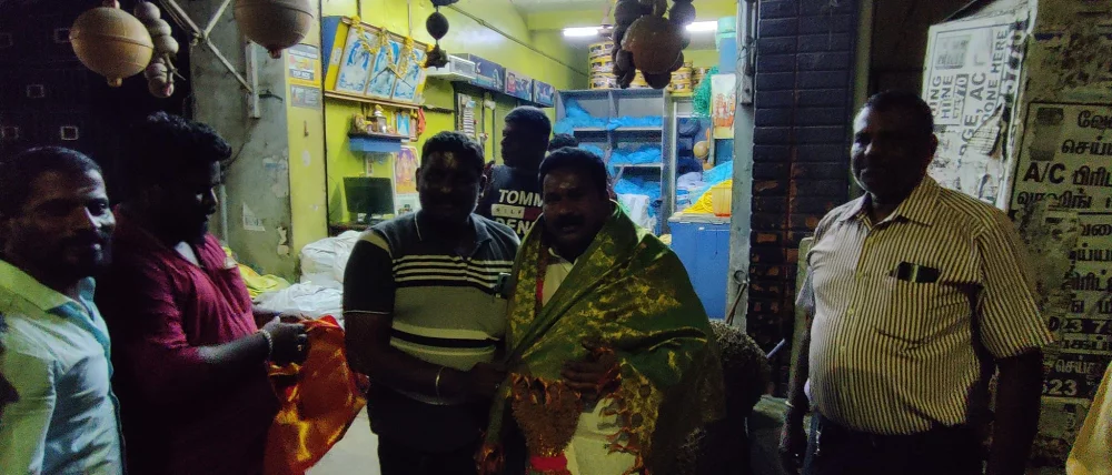 17/03/2023  எனது பிறந்தநாள் அன்று என்னை நேரில் சந்தித்தும் தொலைபேசி, வாட்சப், பேஸ்புக் instagram போன்ற சமூக ஊடகங்கள் வாயிலாகவும் பிறந்தநாள் வாழ்த்து தெரிவித்த அனைத்து நண்பர்களுக்கும் என் மீது பாசம் கொண்ட நட்புகளுக்கும் எனது மனமார்ந்த நன்றிகள்.