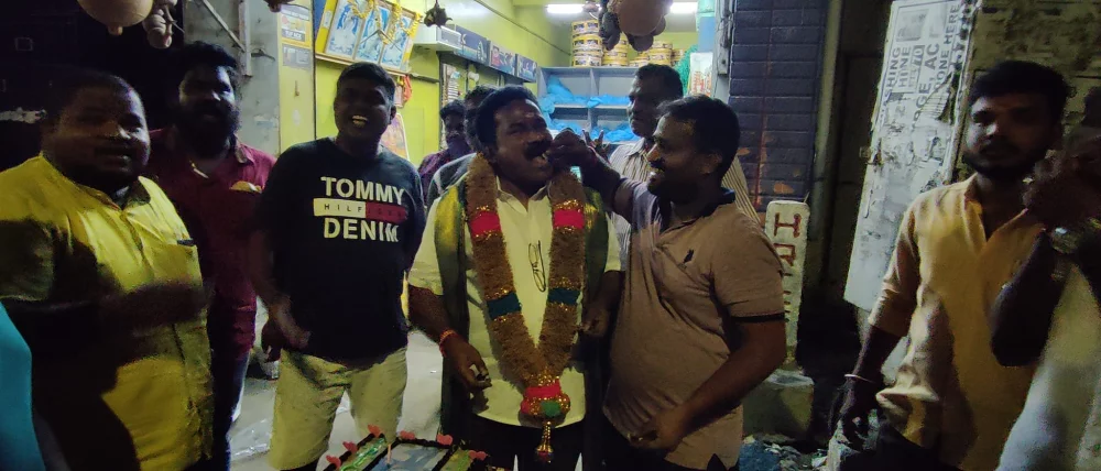 17/03/2023  எனது பிறந்தநாள் அன்று என்னை நேரில் சந்தித்தும் தொலைபேசி, வாட்சப், பேஸ்புக் instagram போன்ற சமூக ஊடகங்கள் வாயிலாகவும் பிறந்தநாள் வாழ்த்து தெரிவித்த அனைத்து நண்பர்களுக்கும் என் மீது பாசம் கொண்ட நட்புகளுக்கும் எனது மனமார்ந்த நன்றிகள்.