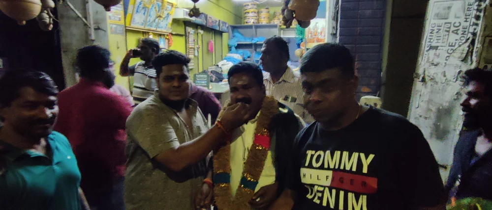 17/03/2023  எனது பிறந்தநாள் அன்று என்னை நேரில் சந்தித்தும் தொலைபேசி, வாட்சப், பேஸ்புக் instagram போன்ற சமூக ஊடகங்கள் வாயிலாகவும் பிறந்தநாள் வாழ்த்து தெரிவித்த அனைத்து நண்பர்களுக்கும் என் மீது பாசம் கொண்ட நட்புகளுக்கும் எனது மனமார்ந்த நன்றிகள்.