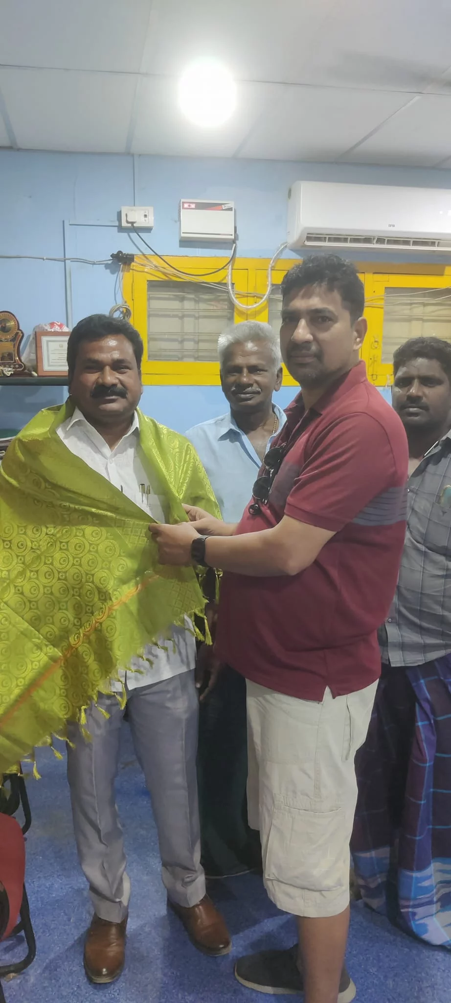 17/03/2023  எனது பிறந்தநாள் அன்று என்னை நேரில் சந்தித்தும் தொலைபேசி, வாட்சப், பேஸ்புக் instagram போன்ற சமூக ஊடகங்கள் வாயிலாகவும் பிறந்தநாள் வாழ்த்து தெரிவித்த அனைத்து நண்பர்களுக்கும் என் மீது பாசம் கொண்ட நட்புகளுக்கும் எனது மனமார்ந்த நன்றிகள்.