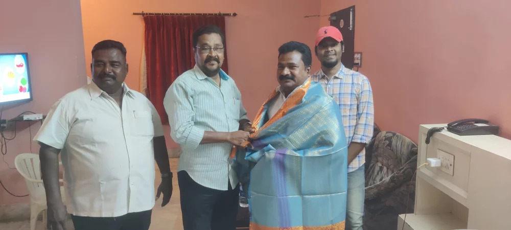 17/03/2023  எனது பிறந்தநாள் அன்று என்னை நேரில் சந்தித்தும் தொலைபேசி, வாட்சப், பேஸ்புக் instagram போன்ற சமூக ஊடகங்கள் வாயிலாகவும் பிறந்தநாள் வாழ்த்து தெரிவித்த அனைத்து நண்பர்களுக்கும் என் மீது பாசம் கொண்ட நட்புகளுக்கும் எனது மனமார்ந்த நன்றிகள்.