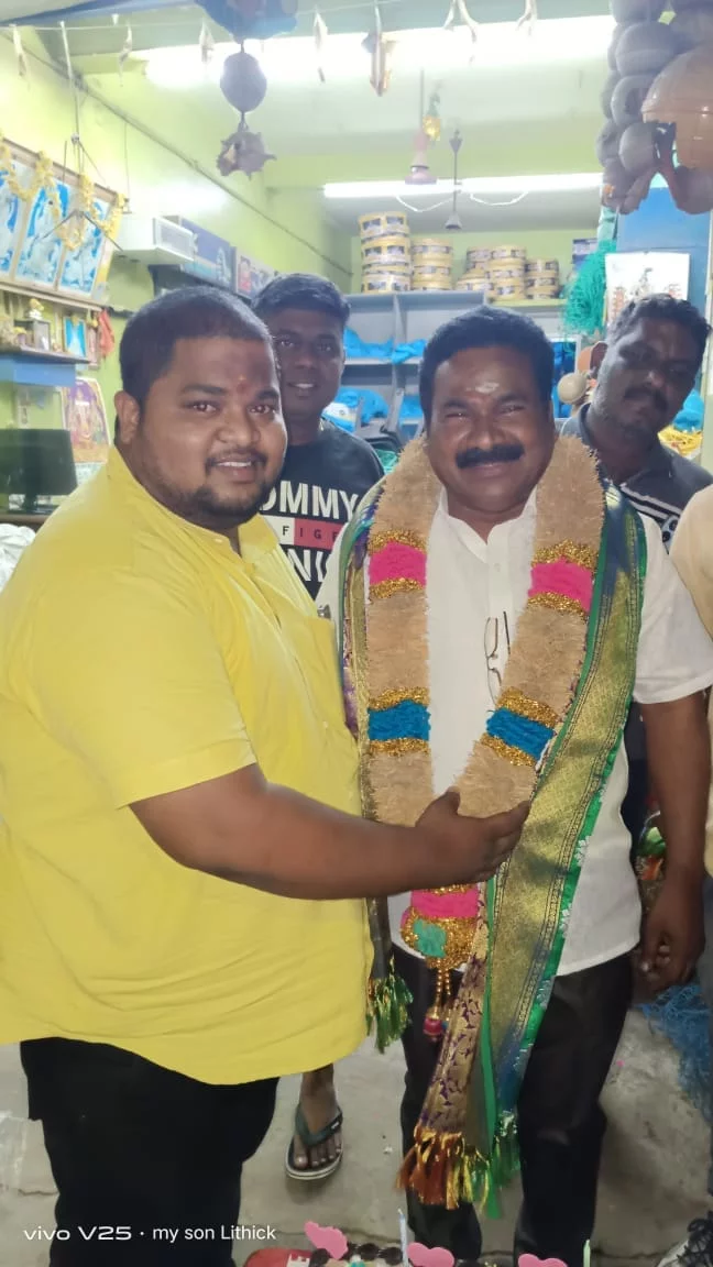 17/03/2023  எனது பிறந்தநாள் அன்று என்னை நேரில் சந்தித்தும் தொலைபேசி, வாட்சப், பேஸ்புக் instagram போன்ற சமூக ஊடகங்கள் வாயிலாகவும் பிறந்தநாள் வாழ்த்து தெரிவித்த அனைத்து நண்பர்களுக்கும் என் மீது பாசம் கொண்ட நட்புகளுக்கும் எனது மனமார்ந்த நன்றிகள்.