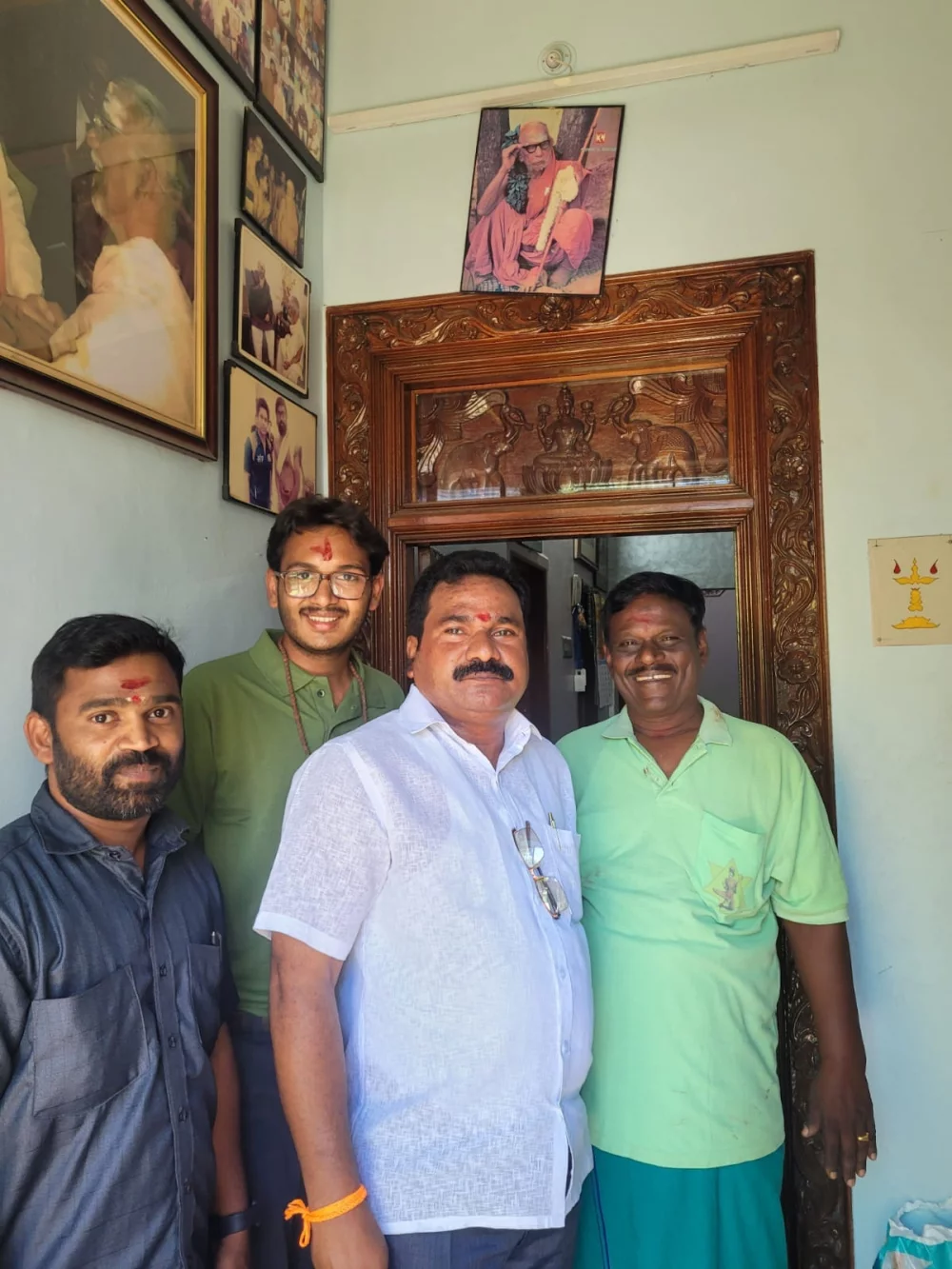 எனது அருமை நண்பர் மரியாதைக்குரிய திரு.ஆனந் சாகு( Anand sahu) புது டெல்லி அவர்களுடன் காஞ்சிபுரத்தில் உள்ள தெய்வத்தாய் காஞ்சி காமாட்சி அம்மன் தரிசனம் செய்த போது.