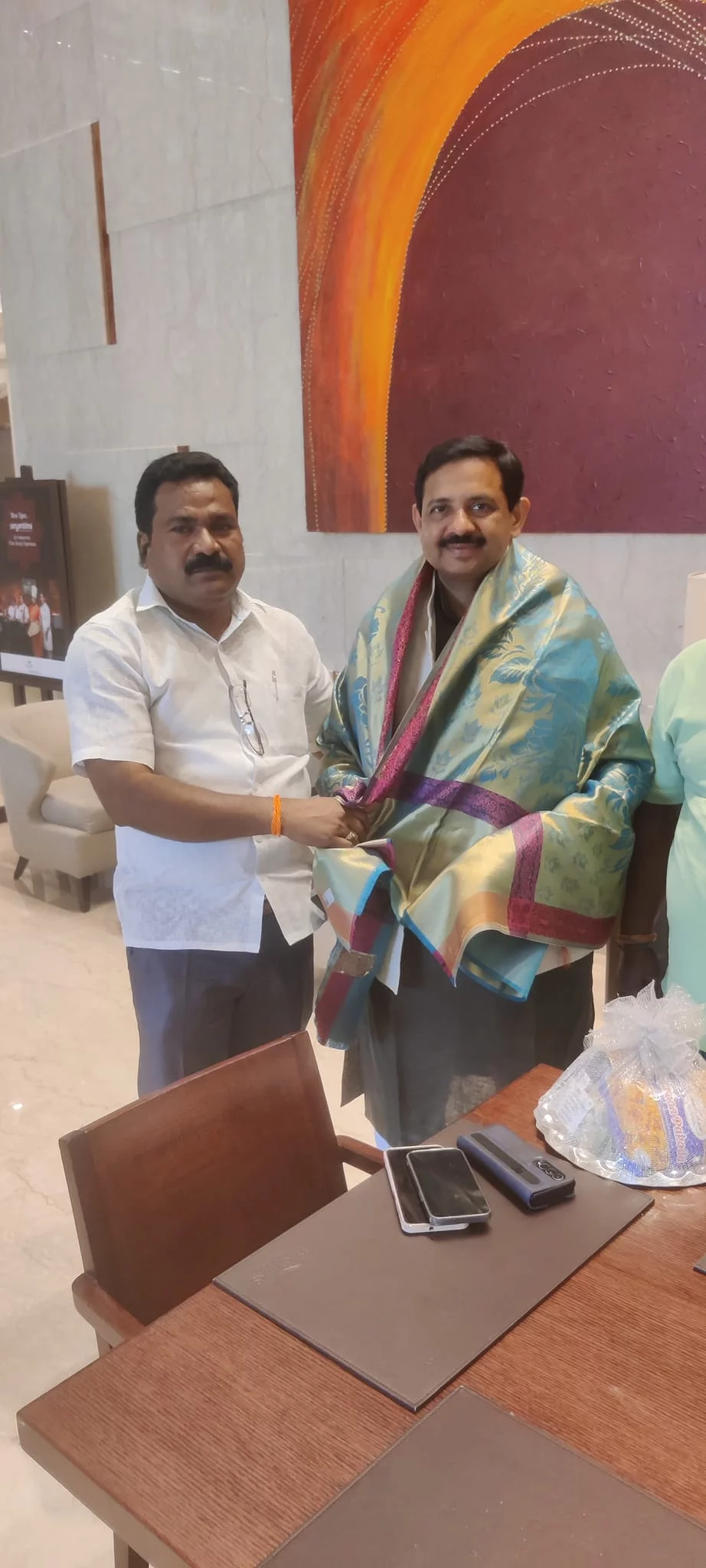 எனது அருமை நண்பர் மரியாதைக்குரிய திரு.ஆனந் சாகு( Anand sahu) புது டெல்லி அவர்களுடன் காஞ்சிபுரத்தில் உள்ள தெய்வத்தாய் காஞ்சி காமாட்சி அம்மன் தரிசனம் செய்த போது.