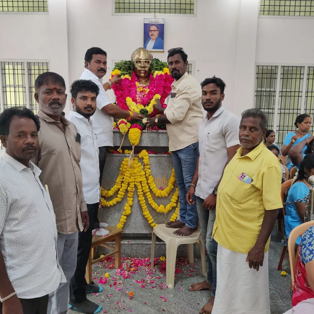 11/11/2023 இன்று சுயமரியாதை சுடரொளி ந. ஜீவரத்தினம் அவர்களுக்கு ராயபுரத்தில் அமைந்துள்ள அவருடைய மணி மண்டபத்தில் பரதவர் முன்னேற்றப் பேரவை நிர்வாகிகளுடன் ஐயா அவர்களுக்கு மலர் மாலை அணிவிக்கப்பட்டு புகழஞ்சலி செலுத்தப்பட்டது.