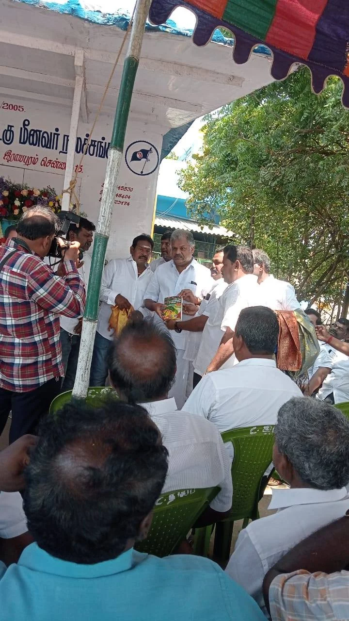 நமது பரதவர் குல வழித்தோன்றல் தலைவர். மாறன் என்ற S வேணுகோபால். முன்னாள் ஆர் கே நகர் சட்டமன்ற உறுப்பினர்  அவர்களின் முதலாம் ஆண்டு நினைவஞ்சலி நிகழ்ச்சி இன்று  சென்னை திருவள்ளூர் காஞ்சிபுரம் மாவட்ட விசைப்படகு உரிமையாளர்கள் நல சங்கத்தில் நினைவஞ்சலி நடத்தினர்.