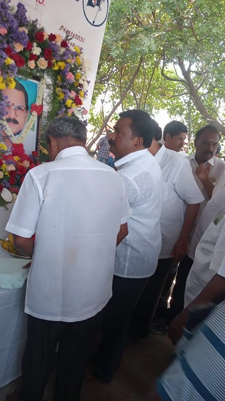 நமது பரதவர் குல வழித்தோன்றல் தலைவர். மாறன் என்ற S வேணுகோபால். முன்னாள் ஆர் கே நகர் சட்டமன்ற உறுப்பினர்  அவர்களின் முதலாம் ஆண்டு நினைவஞ்சலி நிகழ்ச்சி இன்று  சென்னை திருவள்ளூர் காஞ்சிபுரம் மாவட்ட விசைப்படகு உரிமையாளர்கள் நல சங்கத்தில் நினைவஞ்சலி நடத்தினர்.