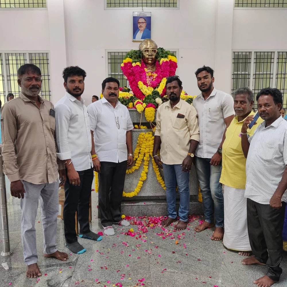 11/11/2023 இன்று சுயமரியாதை சுடரொளி ந. ஜீவரத்தினம் அவர்களுக்கு ராயபுரத்தில் அமைந்துள்ள அவருடைய மணி மண்டபத்தில் பரதவர் முன்னேற்றப் பேரவை நிர்வாகிகளுடன் ஐயா அவர்களுக்கு மலர் மாலை அணிவிக்கப்பட்டு புகழஞ்சலி செலுத்தப்பட்டது.