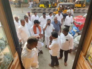 பாரதிய ஜனதா கட்சியின் SC அணி தேசிய செயலாளர் மரியாதைக்குரிய திரு.வெங்கடேஷ்மெளரியா அவர்கள் இன்று என்னை நேரில் சந்திக்க வருகை புரிந்தப்போது அவர்களிடத்தில் பரதவர் முன்னேற்றப் பேரவை சார்பாக பரதவர் இன மீனவர்களை பழங்குடியினர் பட்டியலில் இணைக்ககோரிக்கை கொடுத்தோம்