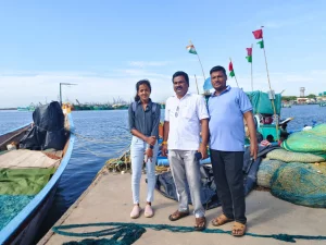 தூத்துக்குடி மாவட்டம் பெரிய தாழை மீனவ கிராம மீனவ பெண் சுபி  அவர்களுடன் சென்னை காசி மேடு மீன்பிடி துறைமுகத்தில் இருந்து.
