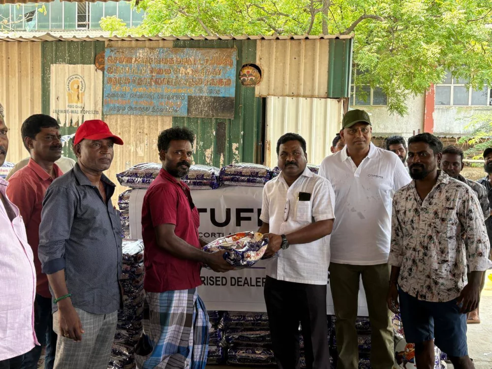 61 நாள்மீன்பிடி தடை காலத்தை முன்னிட்டு மீன்பிடி வலை மேஸ்திரிகள் சங்கத்தை சேர்ந்த உறுப்பினர்கள் அனைவருக்கும் மீன்பிடி தடைகால நிவாரணமாக அரிசி வழங்கப்பட்டது இந்தப் பங்களிப்பை டஃப்ரோப்ஸ் நிறுவனமும் அதன் டீலரான கிங் ஃபிஷ் நிறுவனத்துடன் இணைந்து வழங்கினோம்.