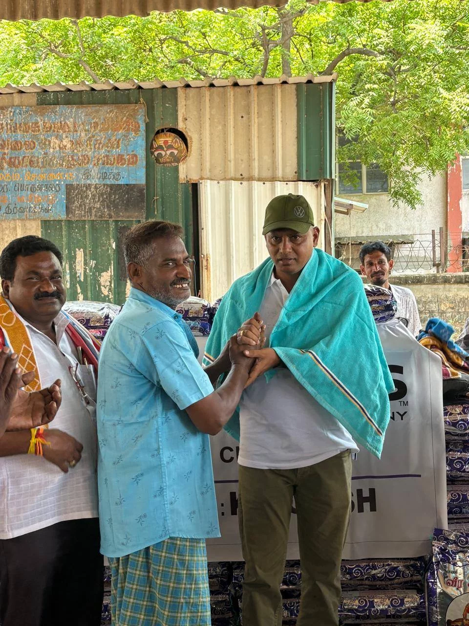 61 நாள்மீன்பிடி தடை காலத்தை முன்னிட்டு மீன்பிடி வலை மேஸ்திரிகள் சங்கத்தை சேர்ந்த உறுப்பினர்கள் அனைவருக்கும் மீன்பிடி தடைகால நிவாரணமாக அரிசி வழங்கப்பட்டது இந்தப் பங்களிப்பை டஃப்ரோப்ஸ் நிறுவனமும் அதன் டீலரான கிங் ஃபிஷ் நிறுவனத்துடன் இணைந்து வழங்கினோம்.